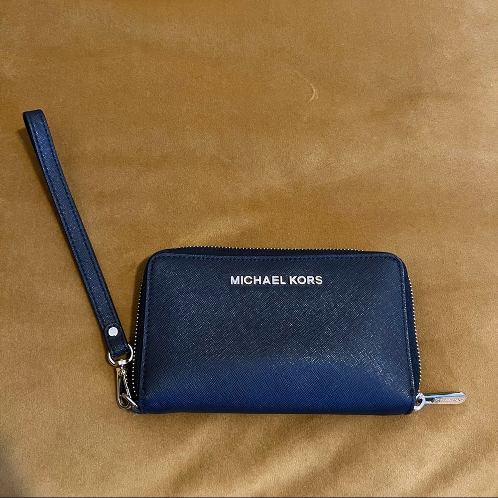 Wristlet wallet